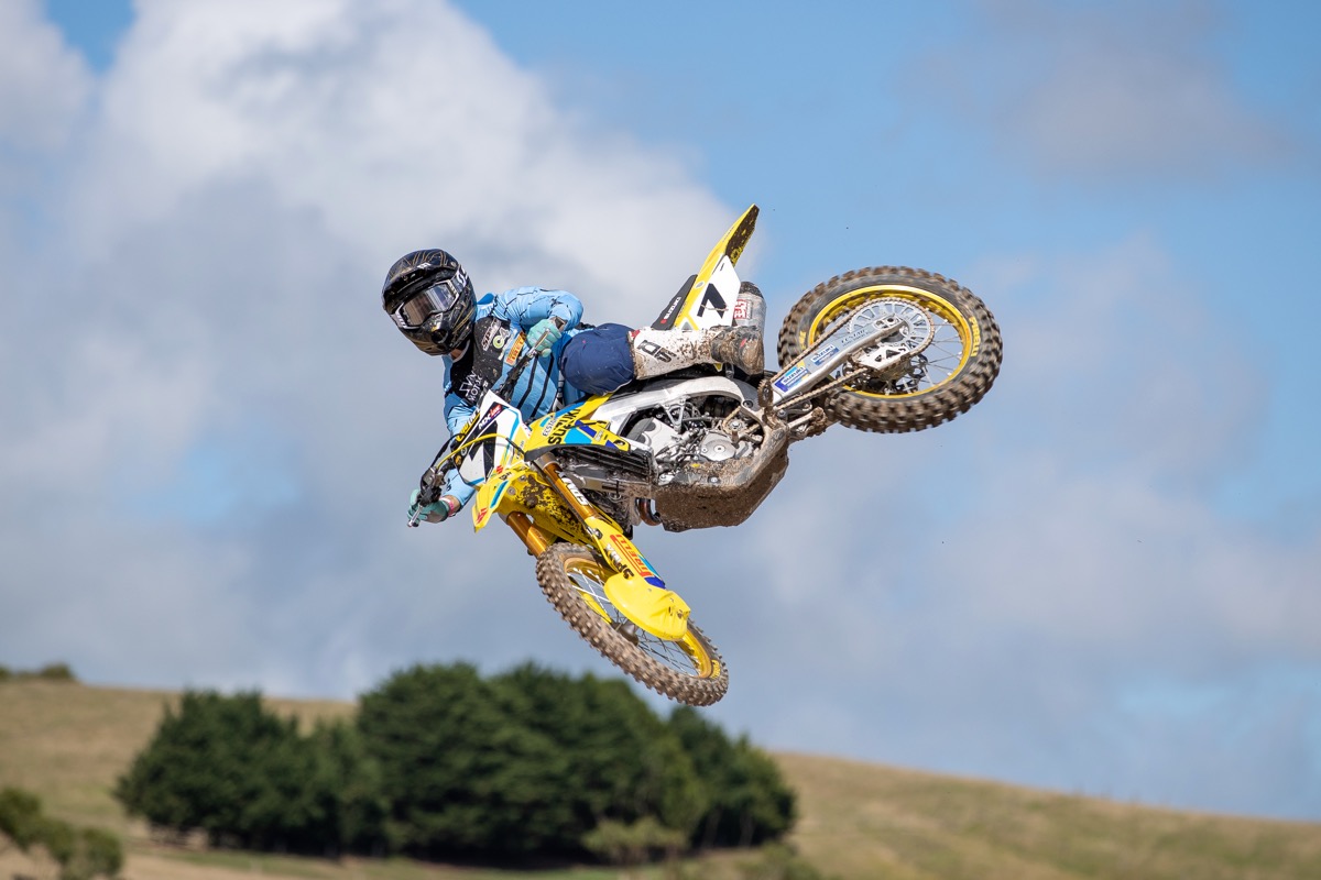 MX1  Suzuki apresenta sua linha de motocross 2022