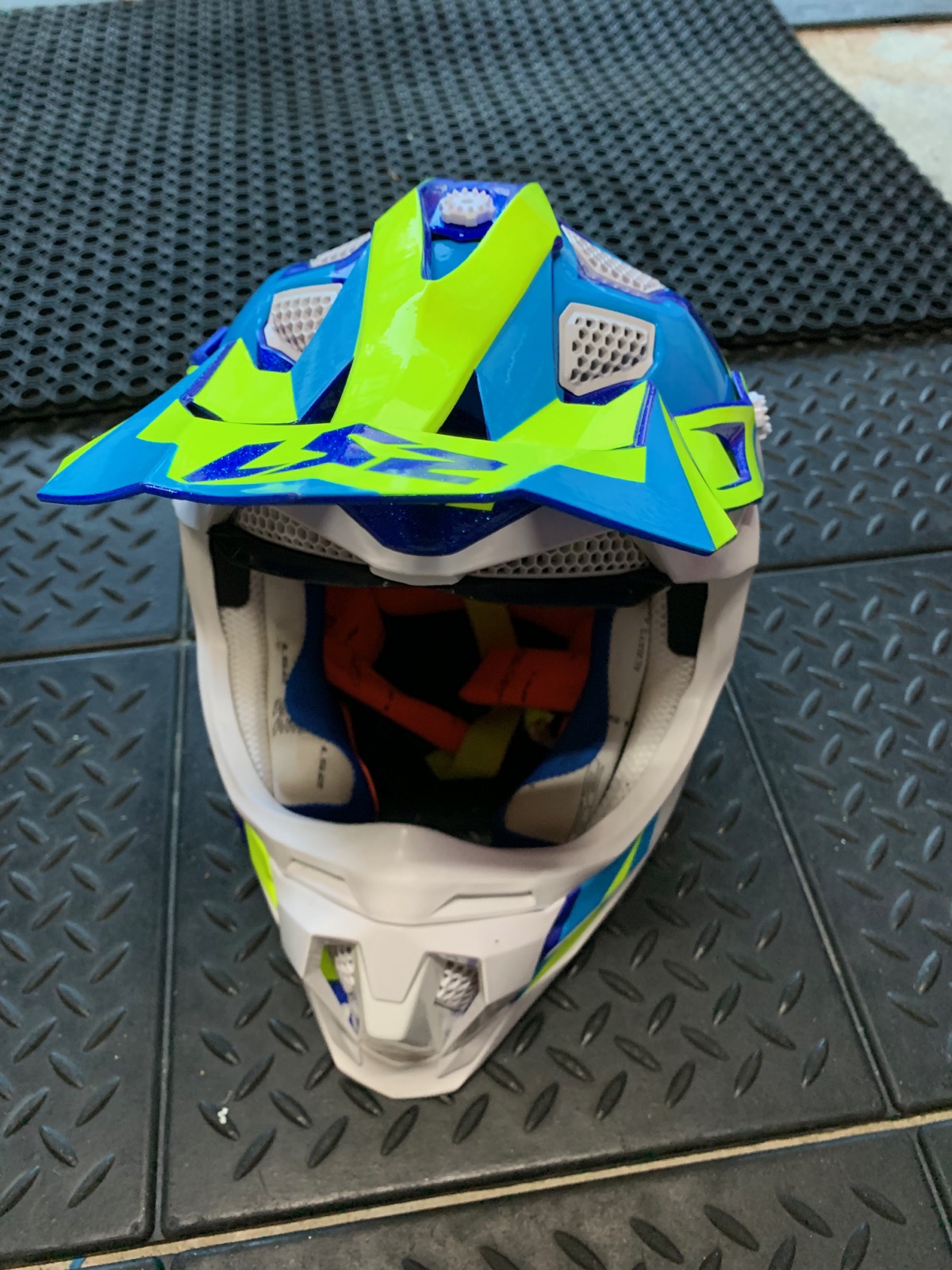 Ls2 subverter helmet store review