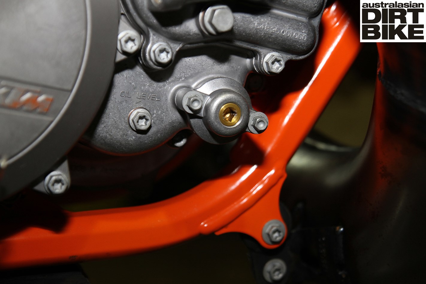 powervalveadjustmentmain1422 Australasian Dirt Bike Magazine