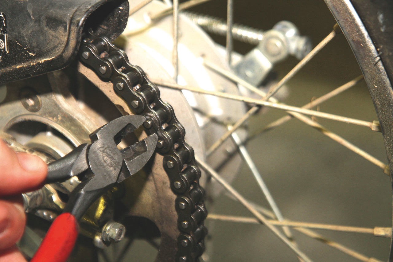 Fitting a new chain The Fast Way Australasian Dirt Bike Magazine