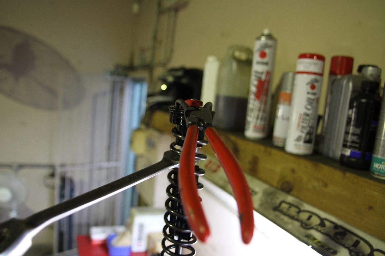 Adjusting 4CS Fork Oil Australasian Dirt Bike Magazine