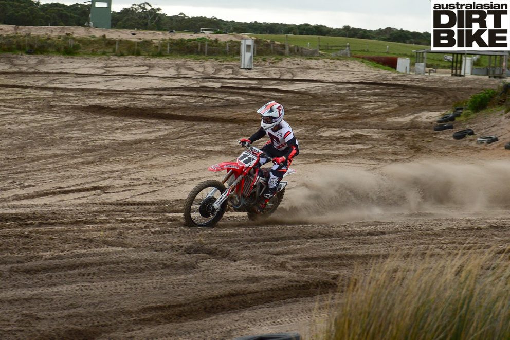 Standing through sand corners How to (pro) Australasian Dirt Bike
