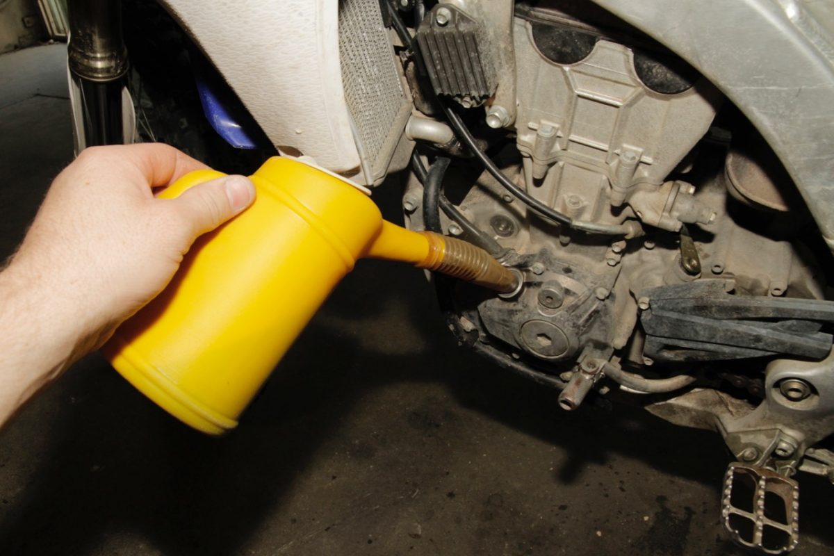 How To Change Engine Oil Australasian Dirt Bike Magazine