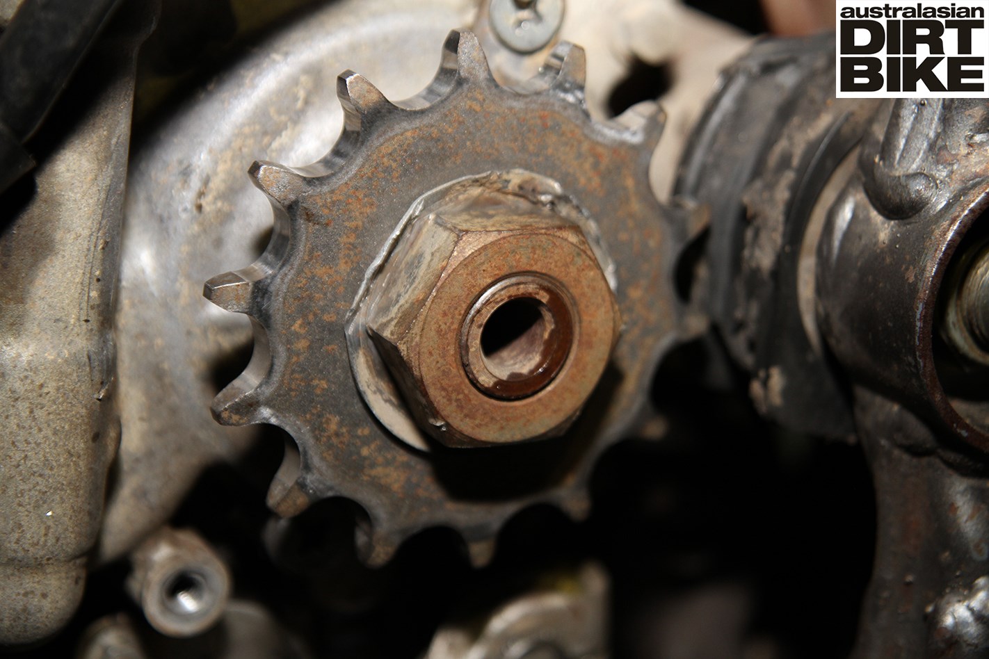 Changing a countershaft seal How to (basic) Australasian Dirt Bike