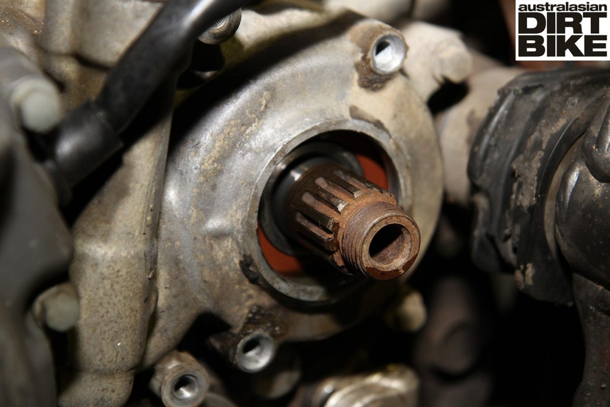 Changing a countershaft seal How to (basic) Australasian Dirt Bike
