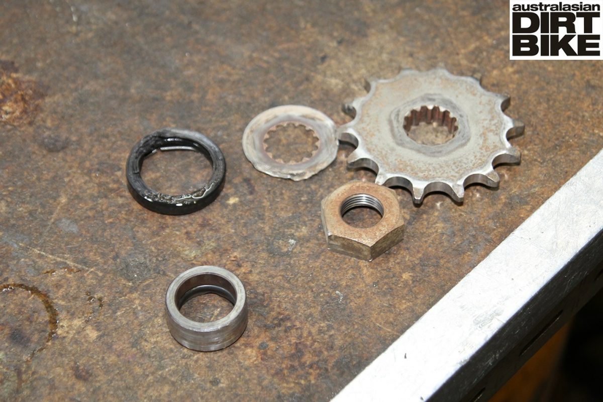 Changing a countershaft seal How to (basic) Australasian Dirt Bike
