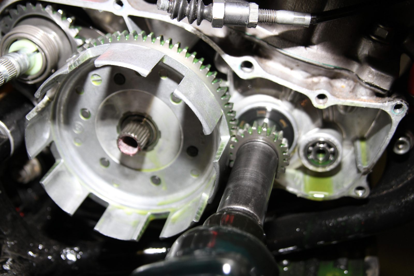 Replace a twostroke crank seal Australasian Dirt Bike Magazine