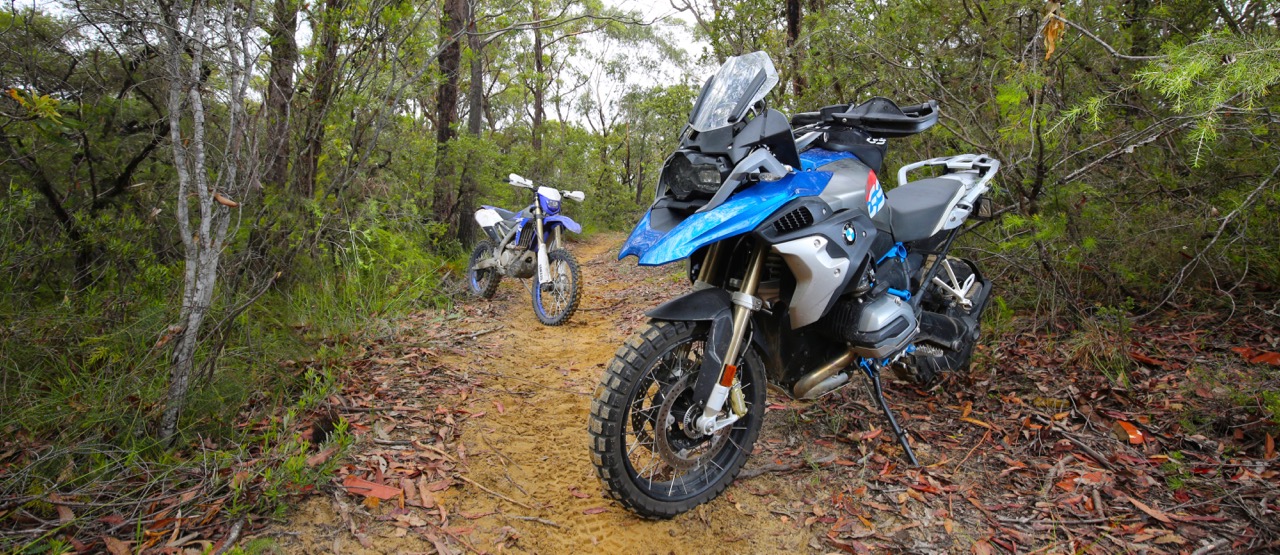 BMW R 1200 GS Rallye X vs Yamaha WR250F - ADB Magazine