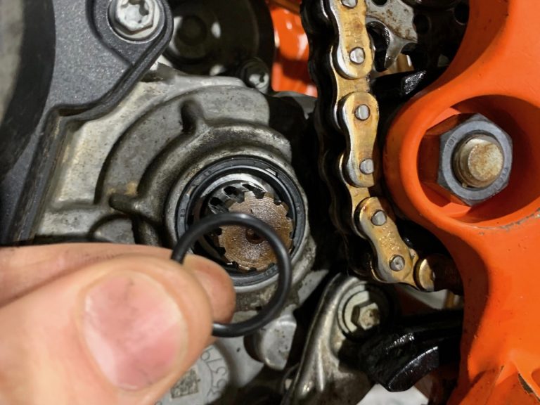How to change a countershaft seal Australasian Dirt Bike Magazine