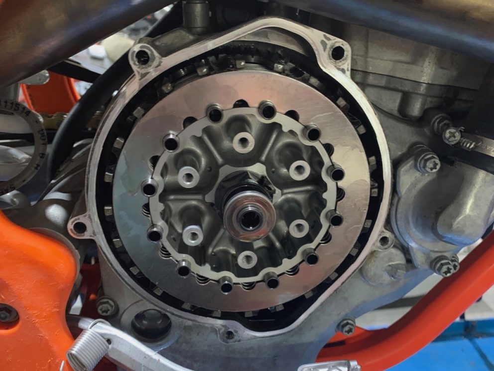 How To Replace KTM Clutch Plates Australasian Dirt Bike Magazine