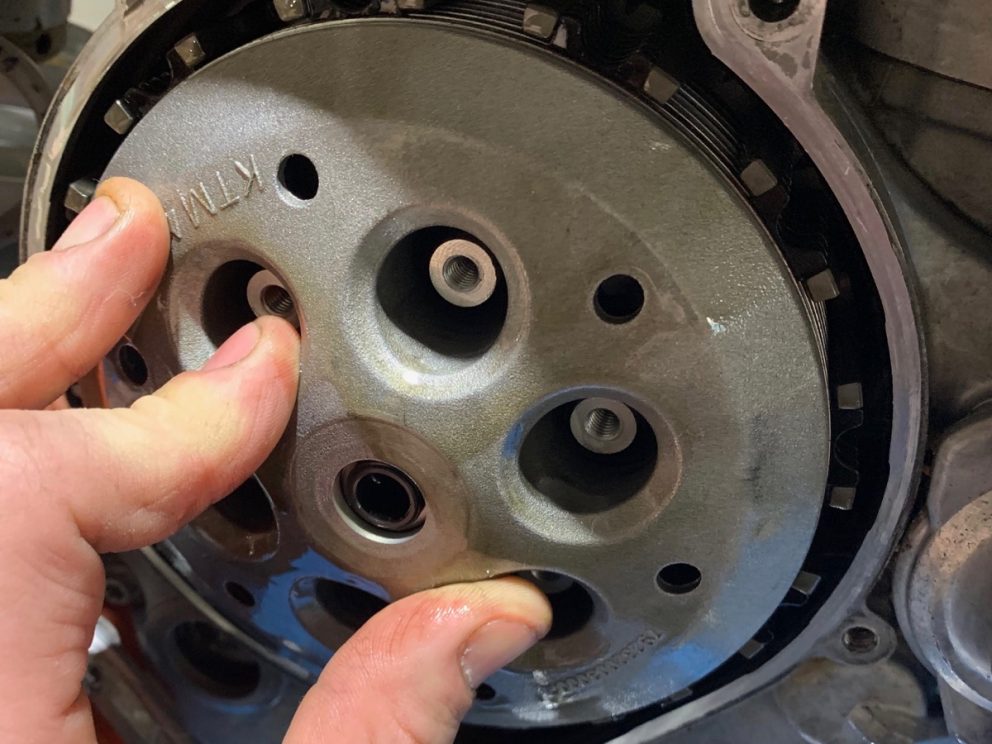 How To Replace KTM Clutch Plates Australasian Dirt Bike Magazine