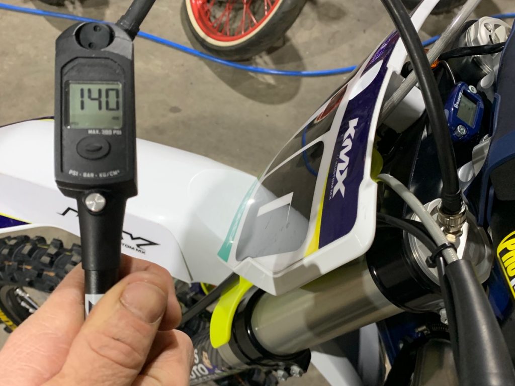 how-to-set-air-fork-pressure-australasian-dirt-bike-magazine