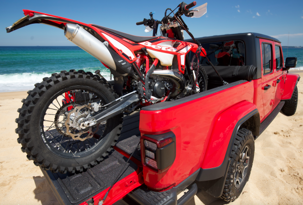 Dirtbike hauler tested: Jeep Gladiator Rubicon ADB Mag