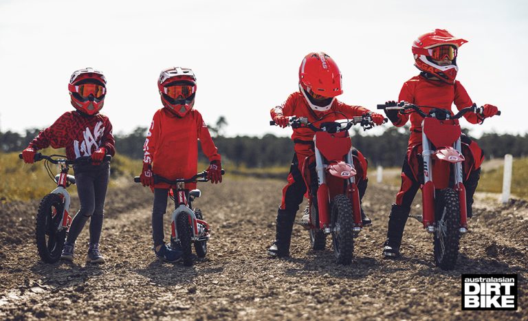 gas powered dirt bike with training wheels