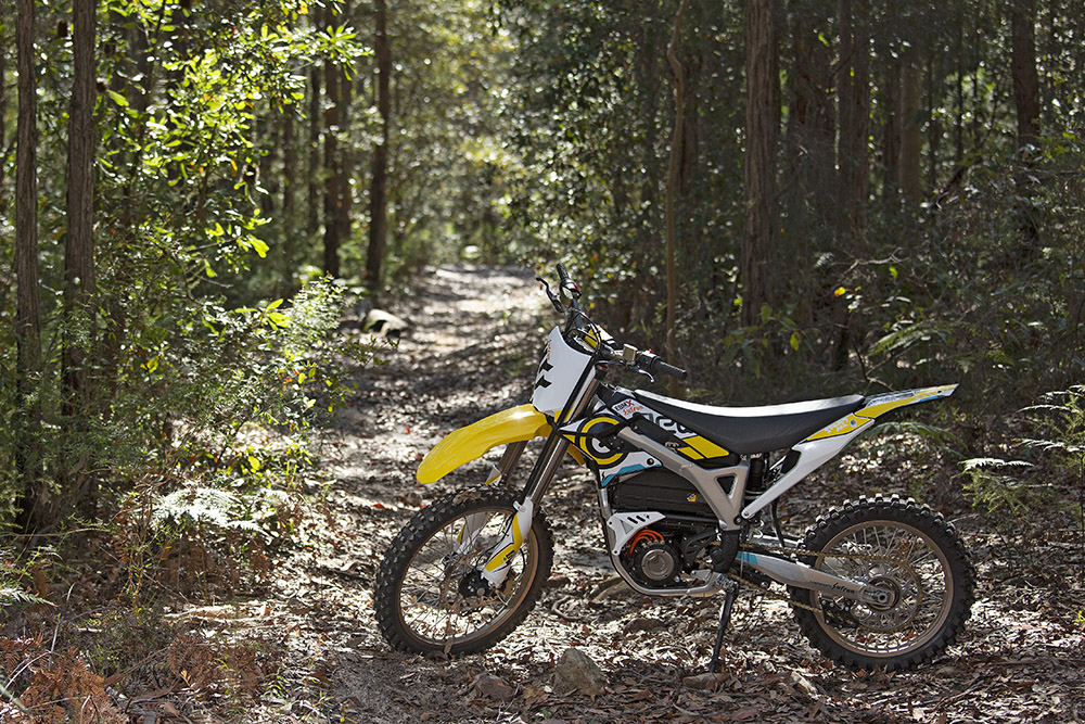 SUR-RON STORM BEE  ELECTRIC DIRT BIKE - Australasian Dirt Bike Magazine