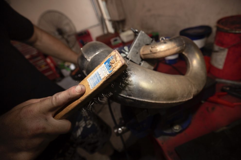 TECH HOW TO REMOVE EXHAUST DENTS Australasian Dirt Bike Magazine