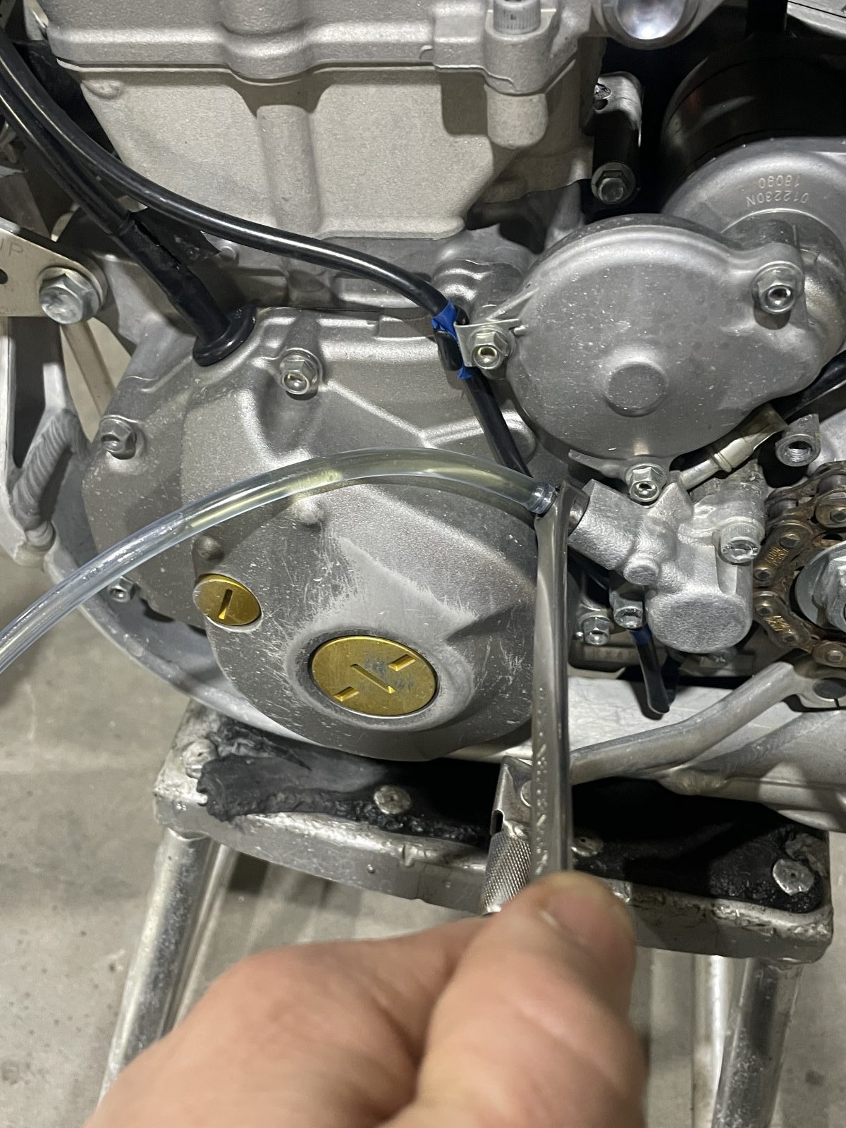 HOW TO TECH BLEED A HYDRAULIC CLUTCH Australasian Dirt Bike Magazine