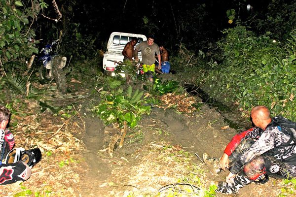 niugini dirt tours