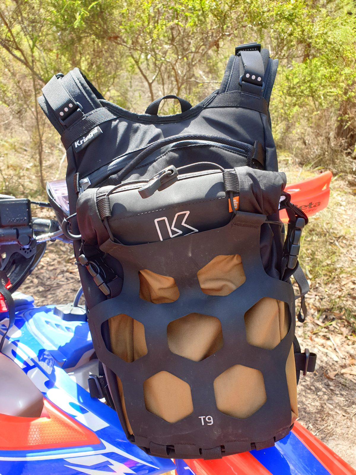 kriega trail 9 オレンジ Kriega Trail 9 Adventure Backpack – Kriega USA