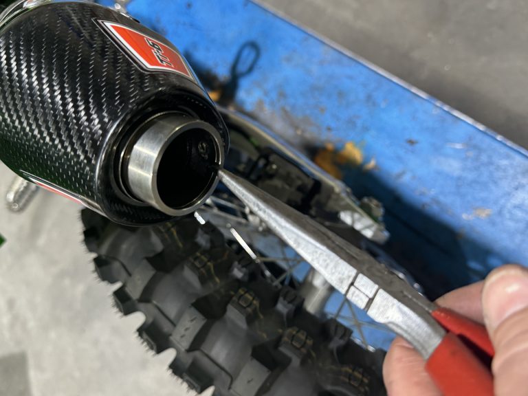 HOW TO TECH | REMOVING AN EXHAUST SCREEN - Australasian Dirt Bike Magazine